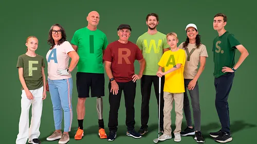 Åtta personer i olika kön och ålder med T-shirts som bildar ordet FAIRWAYS.